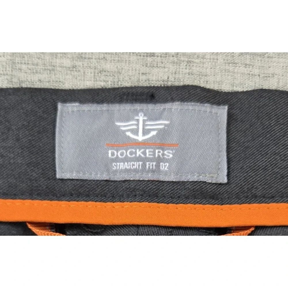 Docker's D2 Men's Straight Fit Flat Front Slash Pockets Casual Pants‎ 40